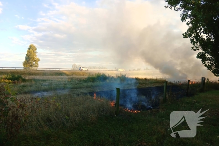 Bermbrand ontdekt vanaf snelweg