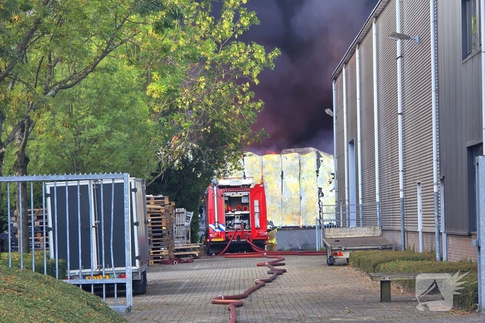 Flinke rookontwikkeling bij grote industriebrand