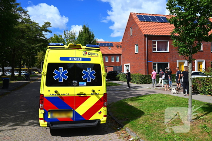Automobilist botst tegen woning