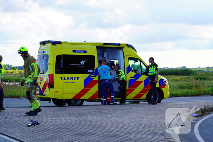 Twee gewonden na botsing met taxi