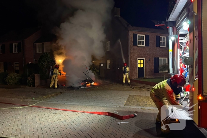 Brand in caravan leidt tot schade aan voertuigen