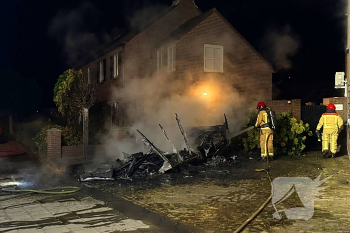 Brand in caravan leidt tot schade aan voertuigen
