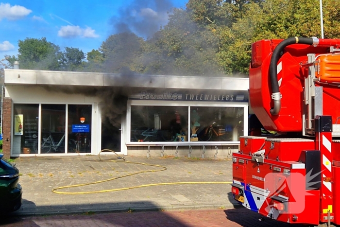 Grote rookontwikkeling door winkelbrand