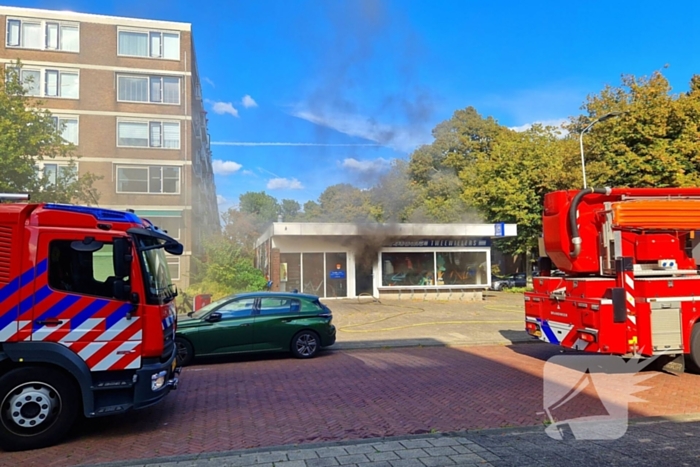 Grote rookontwikkeling door winkelbrand