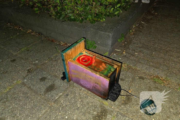 Brand in vogelhuisje trekt veel bekijks van buurtbewoners