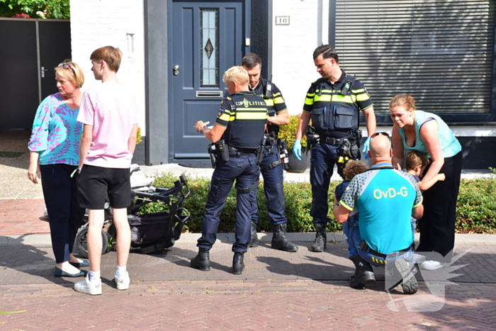 Auto rijdt door na aanrijding met kinderwagen