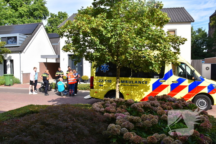 Auto rijdt door na aanrijding met kinderwagen