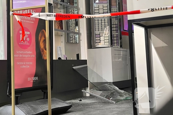 Politie onderzoekt juwelier-inbraak