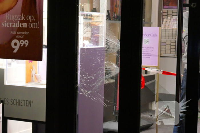 Politie onderzoekt juwelier-inbraak