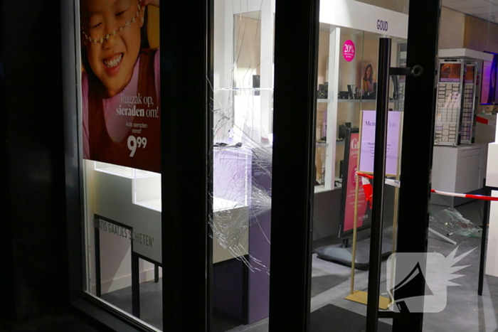 Politie onderzoekt juwelier-inbraak