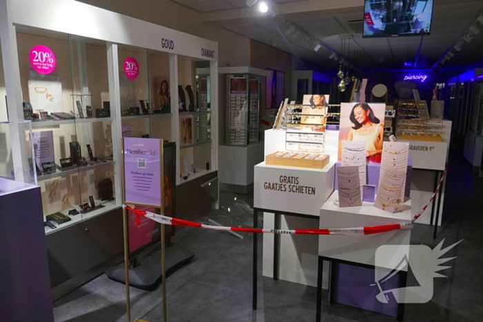 Politie onderzoekt juwelier-inbraak