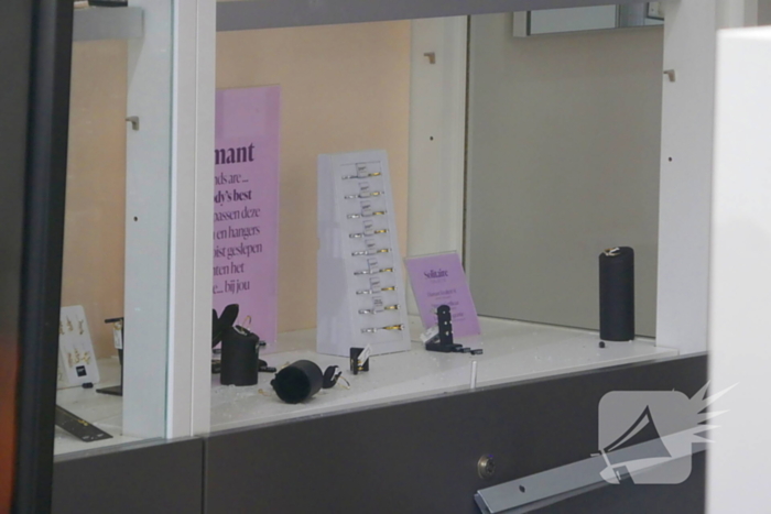 Politie onderzoekt juwelier-inbraak