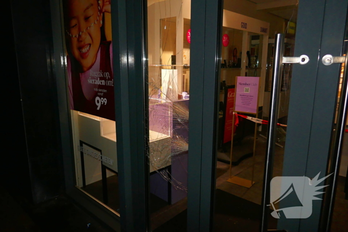 Politie onderzoekt juwelier-inbraak