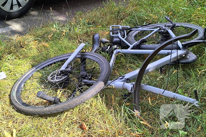 Botsing met auto breekt fietsvork