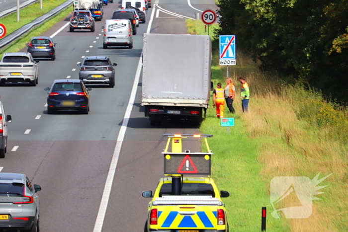 Camper en bakwagen stil na aanrijding