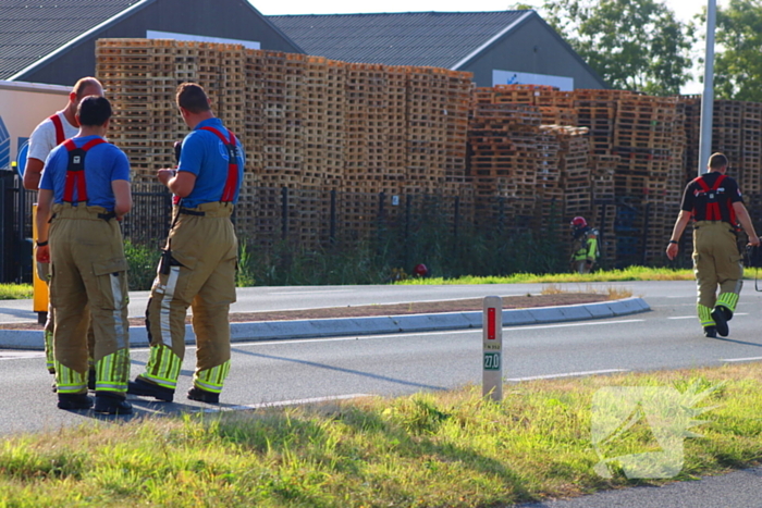 Weg afgesloten na ongeval met gevaarlijke stoffen