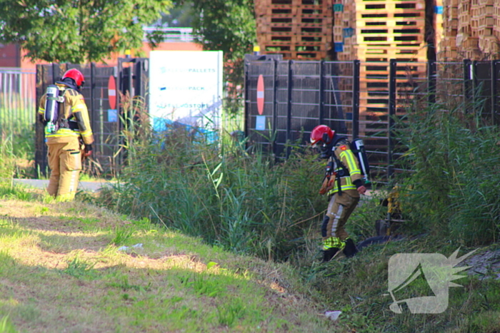 Weg afgesloten na ongeval met gevaarlijke stoffen
