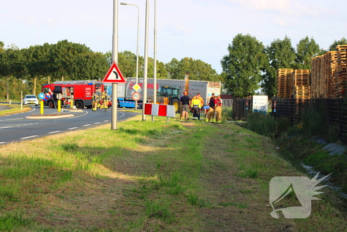 Weg afgesloten na ongeval met gevaarlijke stoffen