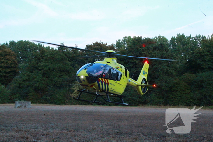 Auto rijdt tegen gevel, meerdere gewonden