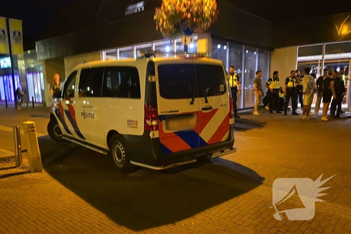 Agent krijgt kopstoot tijdens festival