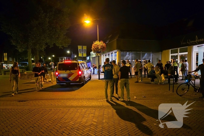 Agent krijgt kopstoot tijdens festival