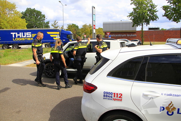 Fietser lichtgewond na aanrijding met auto
