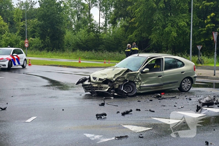 Aanrijding zorgt voor grote schade