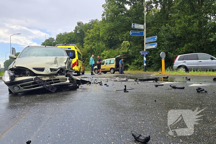 Aanrijding zorgt voor grote schade