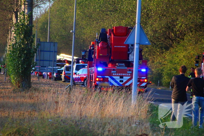 Auto door midden na ernstig ongeval