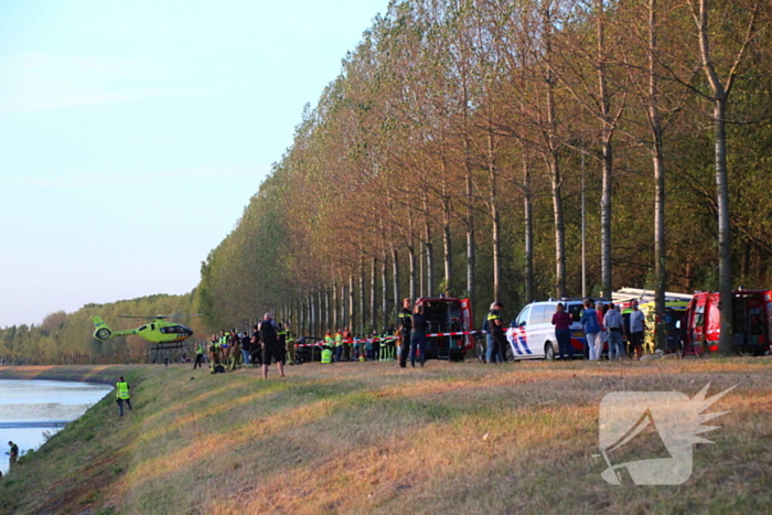 Auto door midden na ernstig ongeval