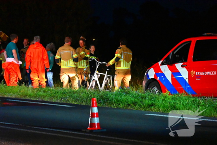 Fiets bij sloot zorgt inzet hulpdiensten