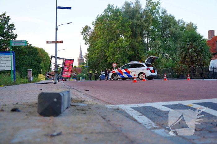 Automobilist rijdt door na crash