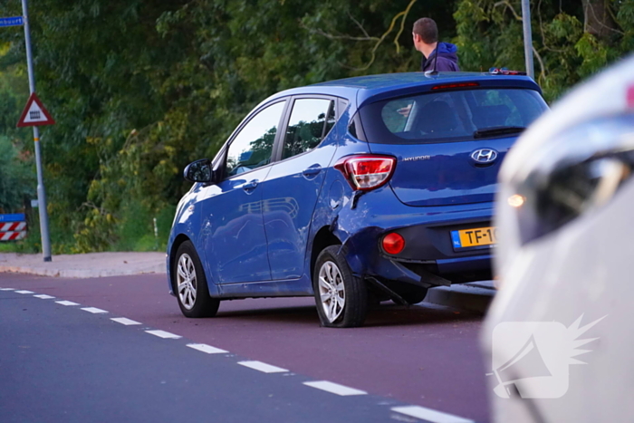 Automobilist rijdt door na crash