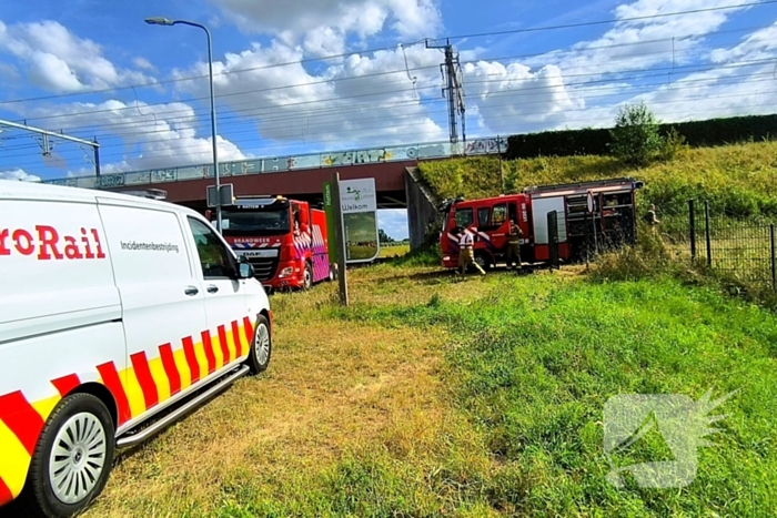 Brand naast spoor brengt inzet brandweer