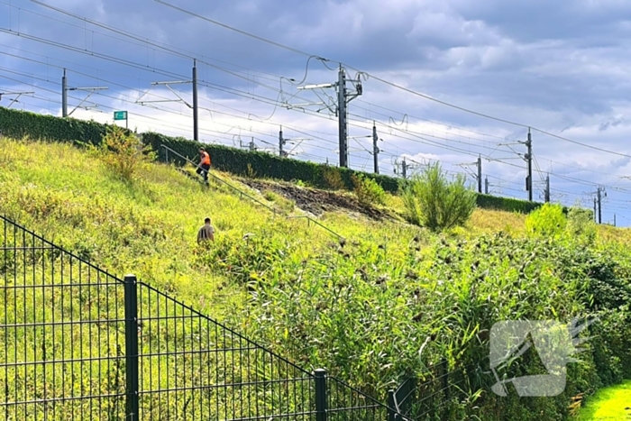 Brand naast spoor brengt inzet brandweer