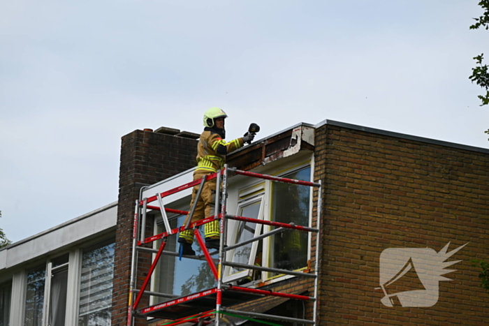 Betrokkene dooft dakbrand door werkzaamheden
