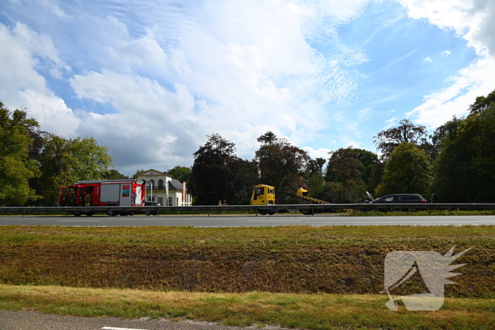 Flinke schade bij ongeval tussen vrachtwagen en personenauto