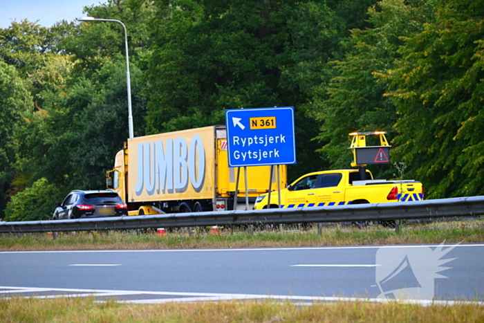 Flinke schade bij ongeval tussen vrachtwagen en personenauto
