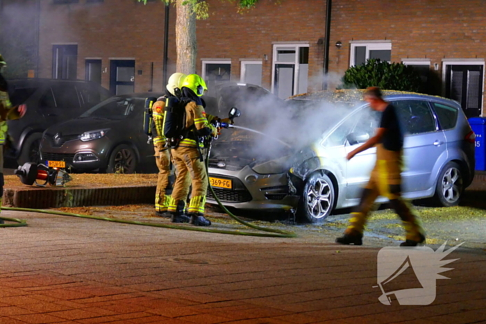Autobrand snel onder controle