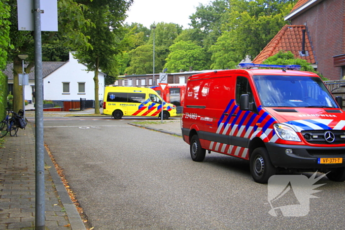 Man steekt stoel in brand tijdens lassen