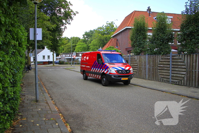 Man steekt stoel in brand tijdens lassen