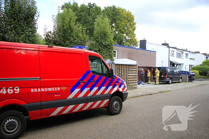 Man steekt stoel in brand tijdens lassen