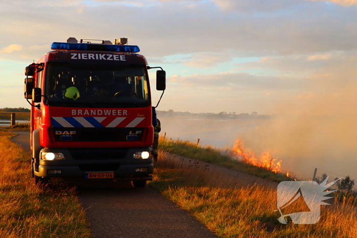 Bermbrand zet natuurgebied in vuur