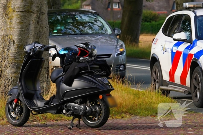 Twee personen naar het ziekenhuis na ongeval tussen scooter en auto