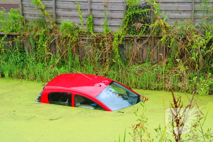 Berging na ongeval met voertuig te water