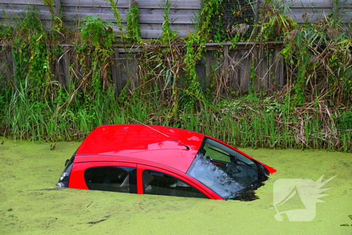 Berging na ongeval met voertuig te water