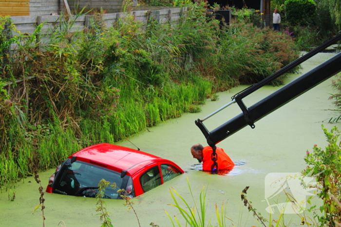 Berging na ongeval met voertuig te water