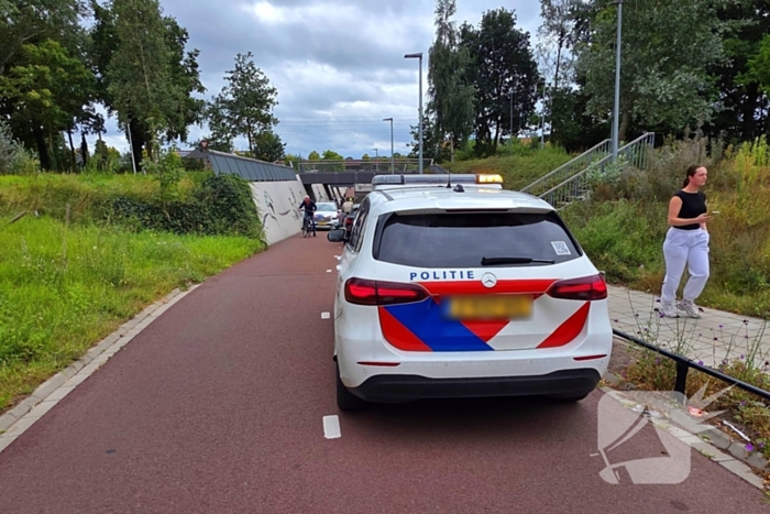 Politie en voorbijgangers bevrijden bakwagen