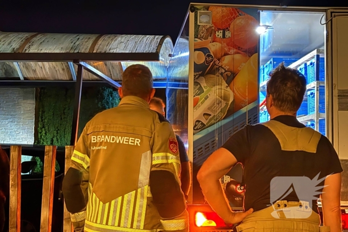 Bakwagen van boodschappen bezorgdienst ramt carpoort