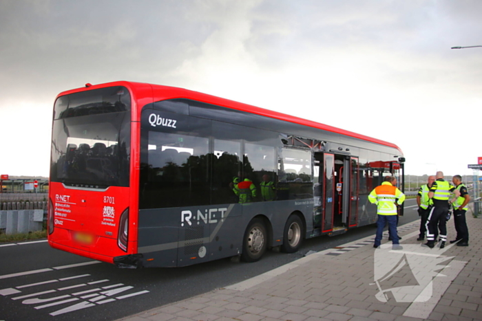 Twee bussen botsen hard, hulpdiensten groots ingezet